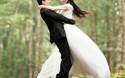 couple swinging